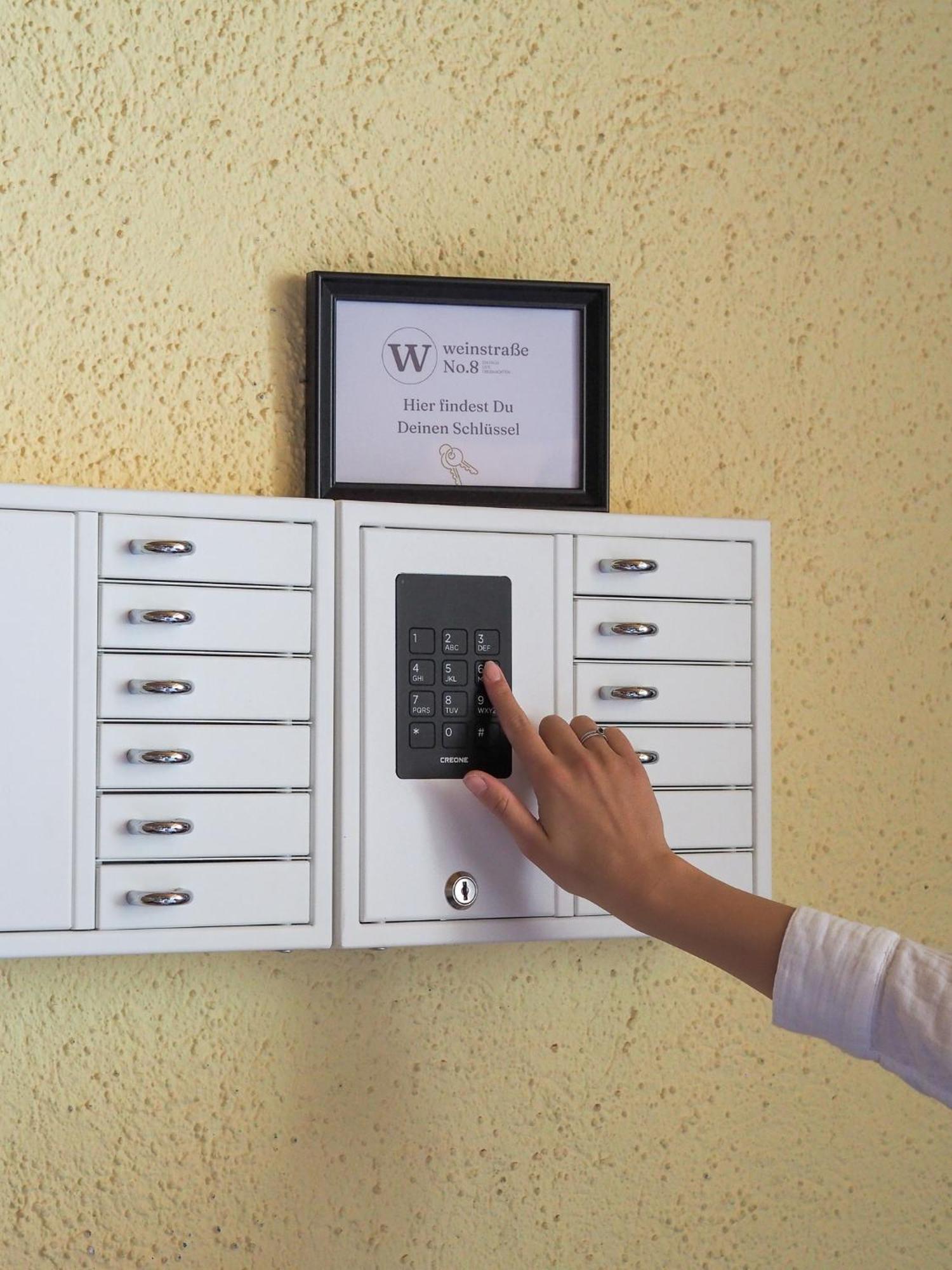Weinstrasse No 8 "Einfach-Gut-Uebernachten" แลนสไวเลอร์ ภายนอก รูปภาพ