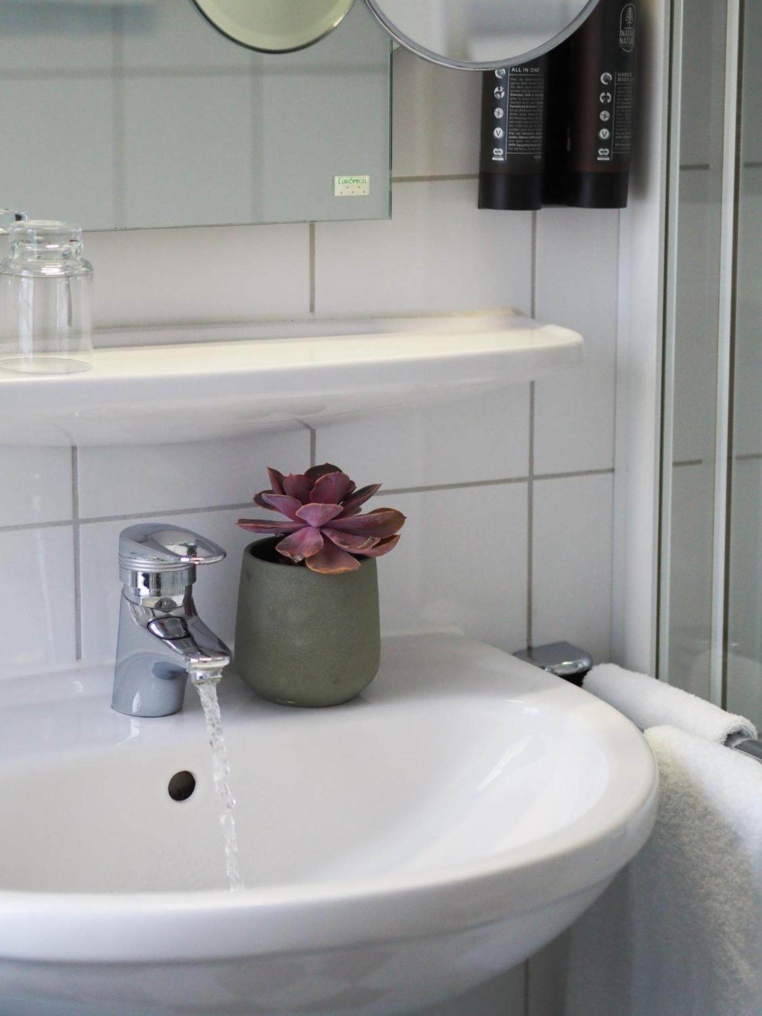 Weinstrasse No 8 "Einfach-Gut-Uebernachten" แลนสไวเลอร์ ภายนอก รูปภาพ