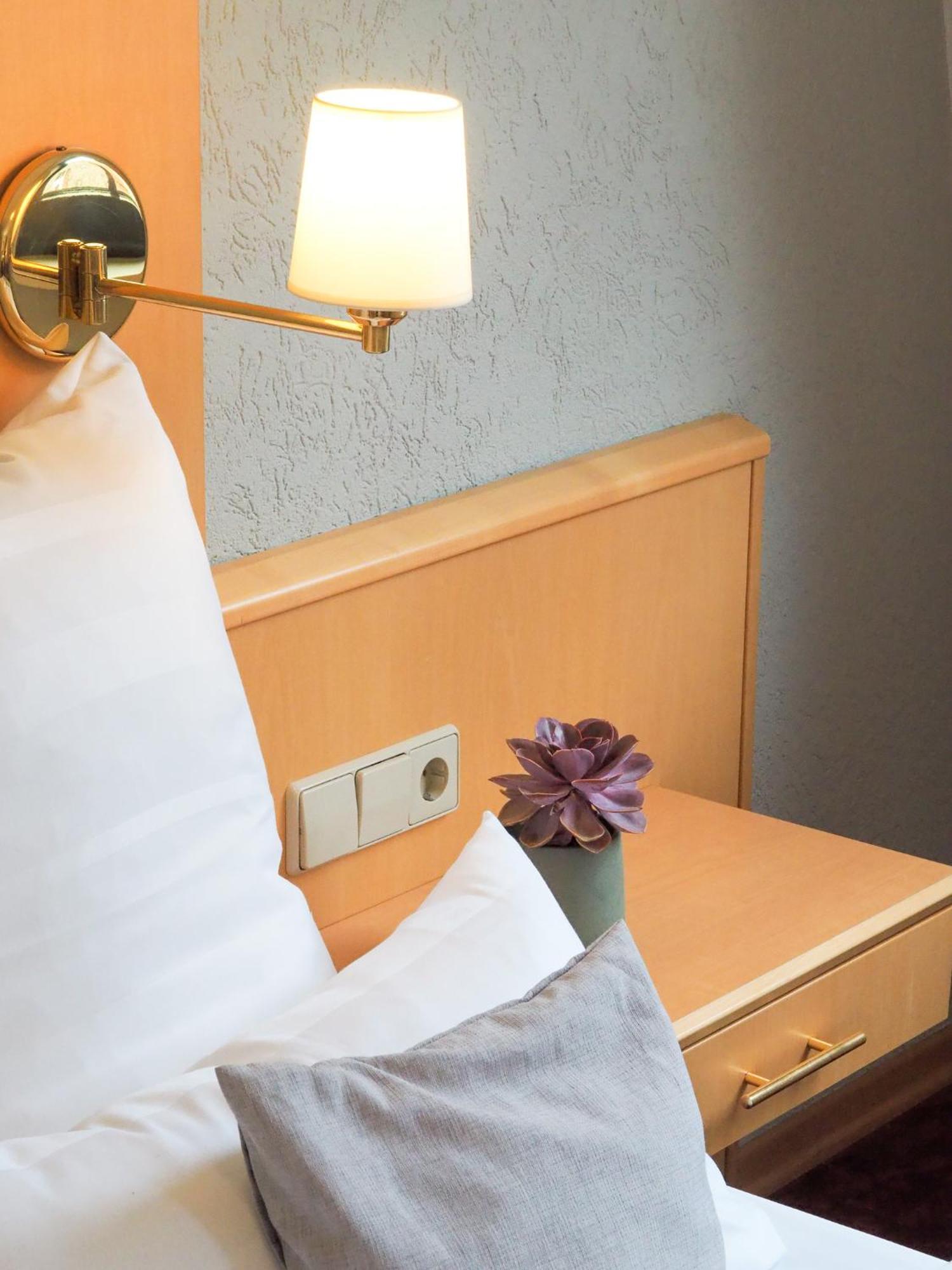 Weinstrasse No 8 "Einfach-Gut-Uebernachten" แลนสไวเลอร์ ภายนอก รูปภาพ
